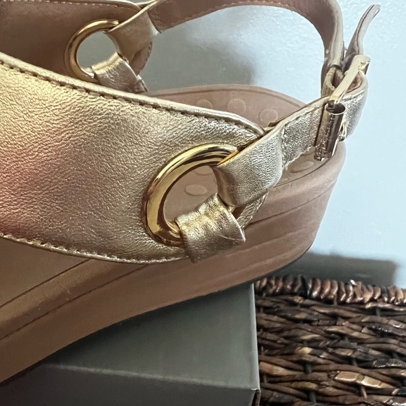 Size 7 (wide) Vionic Gold sandals. - Picture 8 of 11